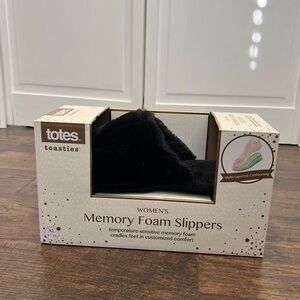 New Totes Toasties Memory Foam Slippers Size Women’s XL (9 1/2-10) Color Black